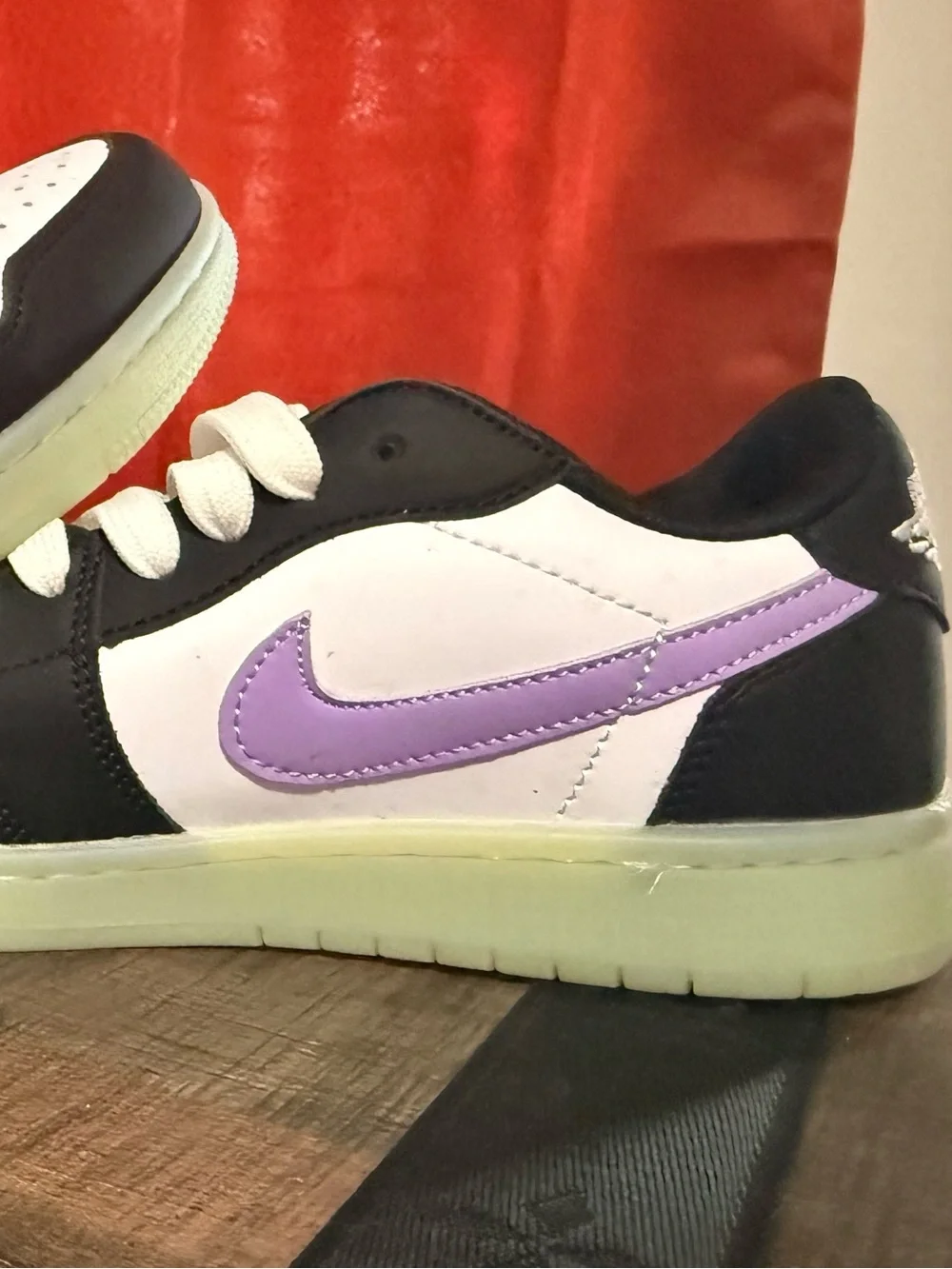 Nike  Low-Top Sneakers in Black, White & Lavender